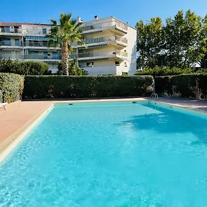De Standing Climatise, Avec Piscine, Proche De La Apartment Fréjus
